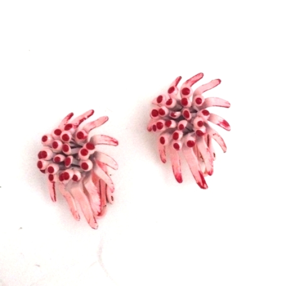 VINTAGE 60s PINK AND RED ENAMEL BROOCH/PIN AND MATCHING CLIP-ON EARRINGS SET - Picture 4 of 8